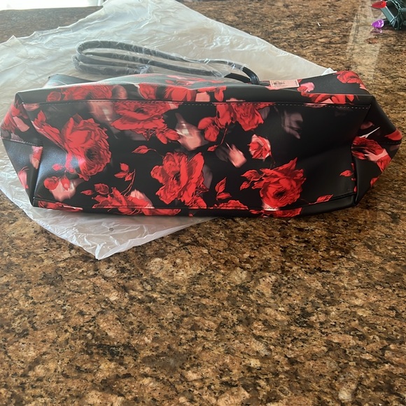NWT Red Roses Victoria Secret Bag - Picture 7 of 8